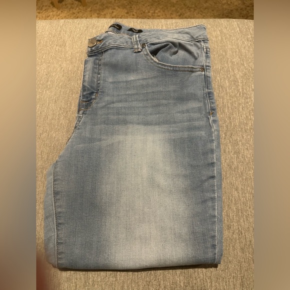 1822 Denim Light Blue Ankle Jeans - Cropped - Picture 5 of 8